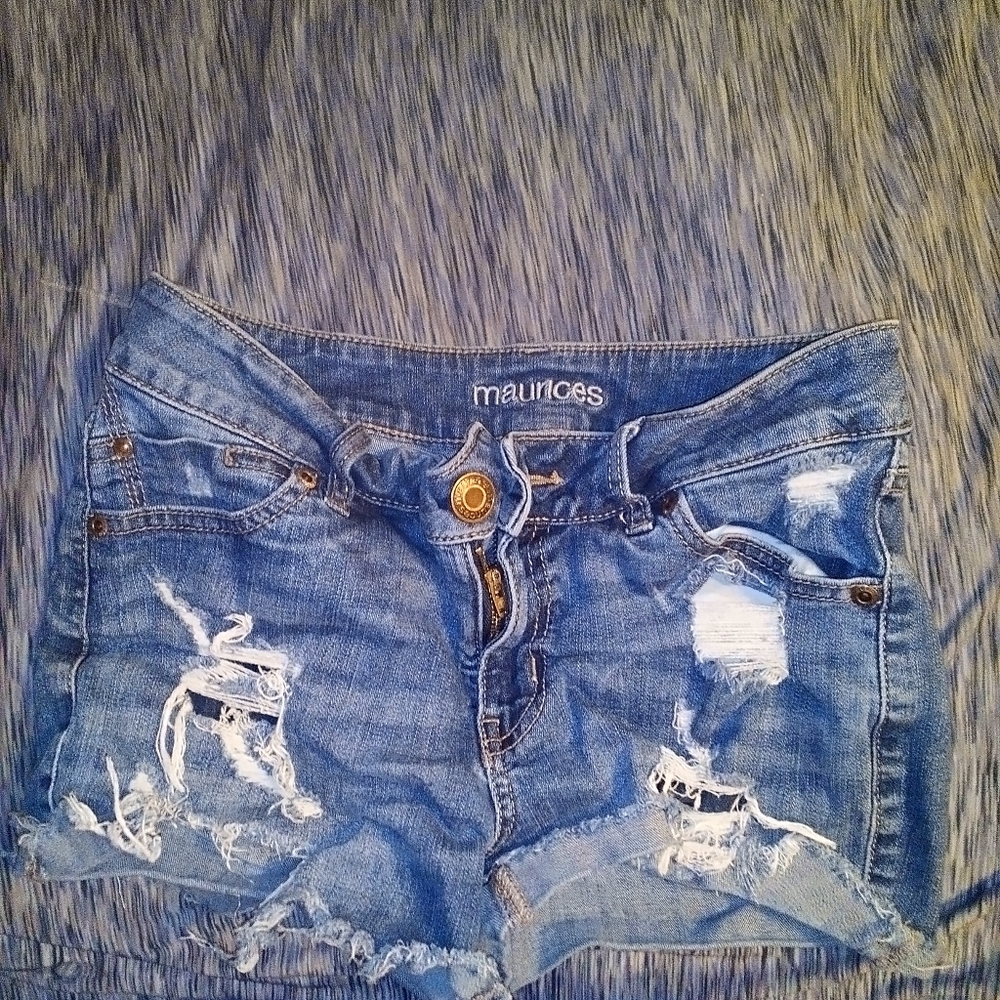 2 pairs of Maurices shorts
